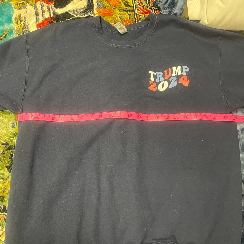 Gildan size L Trump 2024 sweatshirt